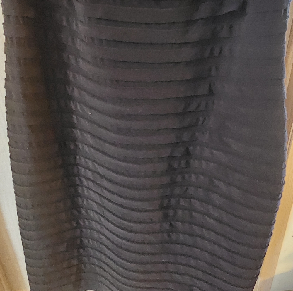 Dressbarn Elegant Black and Tan Backless Dress - Picture 3 of 6